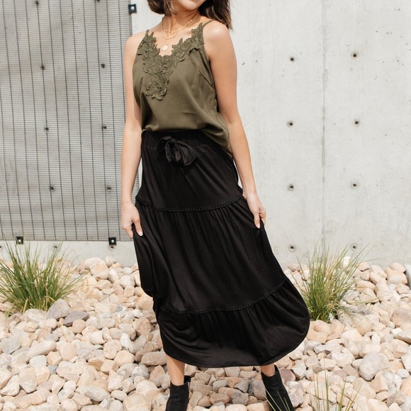 Tiered & Tied Skirt In Black - Size Medium - Picture 3 of 6